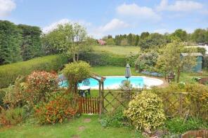 Rossmead, Chesham Road, Wigginton, Tring HP23 6JE