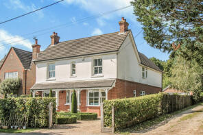 Hill Crest, Trampers Lane, Fareham PO17 6BU
