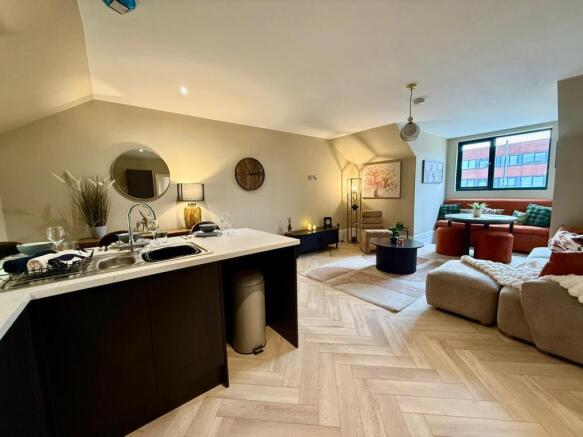 Luxury Three-Bedroom Fully Furnished Apartment wi
