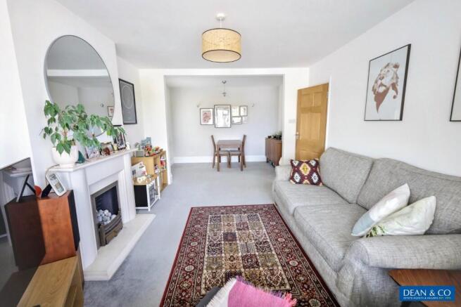 Lounge/Dining Area