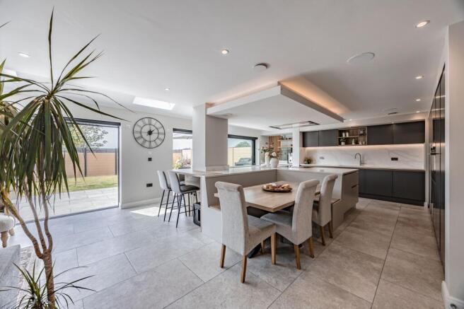 Open plan kitchen / Dining