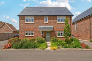 1, Chestnut Drive, Pulborough RH20 3QX