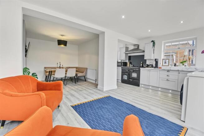 KITCHEN LOUNGE DINER