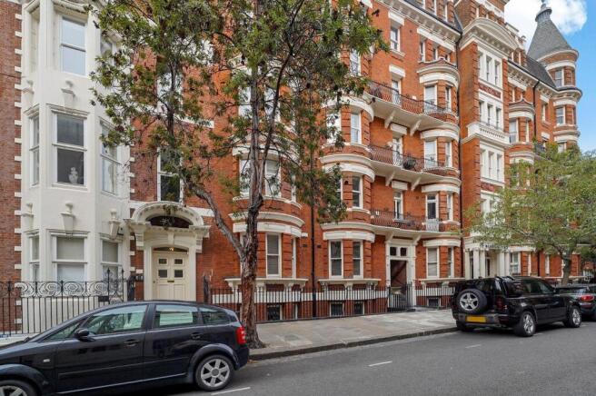 Flat 9 7 Wilbraham Place London SW1X 9AE - 013.jpg