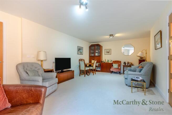 8703082-interior05.jpg