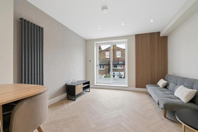 Flat 2 20 Hoyle Road, London, SW17 0RS reception