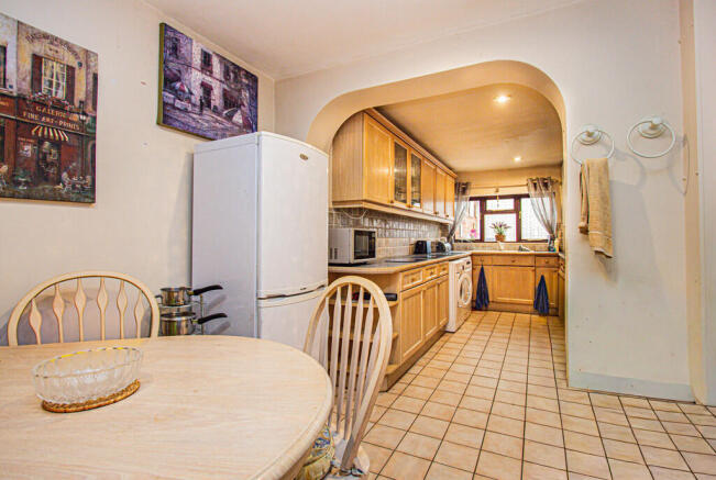 Kitchen/Breakfast...