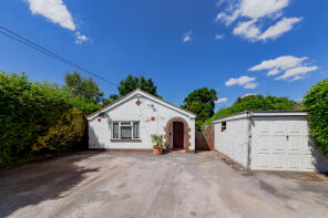 Parpam, Eversley Centre, Eversley, Hook RG27 0NJ