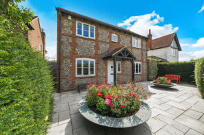 Green Hedges, The Common, Amersham HP7 0PN