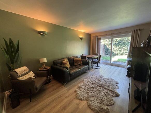 2 bedroom detached (bungalow) at Homefield Road, S