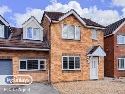 3 bedroom property in Bishop Fox Drive, Taunton
