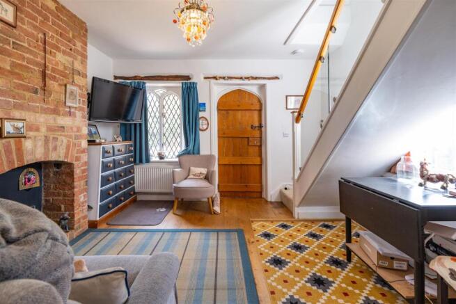 LIVING ROOM 3 .jpg