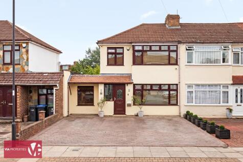 Albany Park Avenue, Enfield, EN3