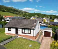 1, Jamesfield, Kinross KY13 9NA