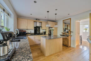 7, Pyrian Close, Woking GU22 8LD