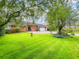 Wee-amara, Grove Park, Hampton On The Hill, Budbrooke CV35 8QR