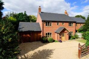Holly House, Mere Lane, Buckingham MK18 4DH