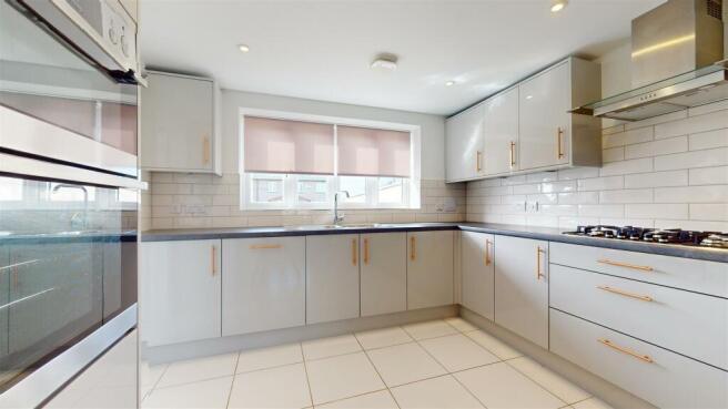 Kitchen 2.jpeg