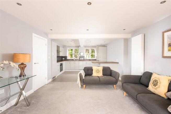 Sitting/Kitchen