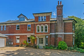 1, Combe Down, Pearson Lane, Shawford SO21 2AA