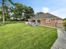 28, St Michaels Close, Basingstoke RG25 2BP