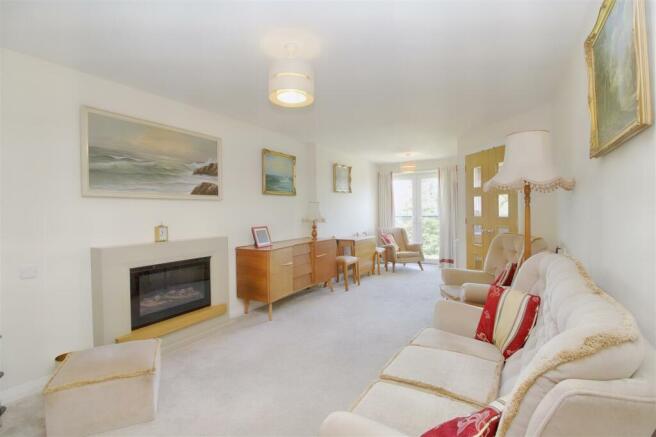 8558023-interior02.JPG