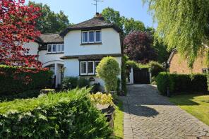 Coppins, Fullers Road, Rowledge, Farnham GU10 4DE