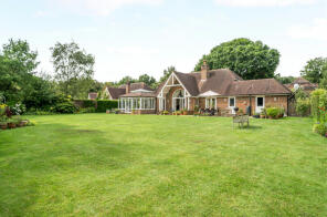 7, Hurst Park, Midhurst GU29 0BP