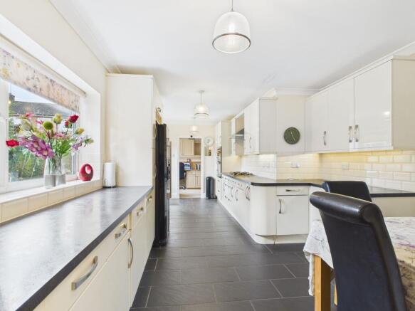 DINING/ KITCHEN
