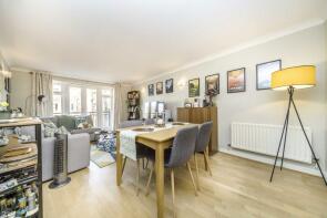 Flat 10, 16, Percy Circus, London WC1X 9EE