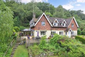 3, Rose Cottages, Ewhurst Road, Guildford GU5 9RP