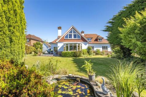 Tranmere Close, Lymington, Hampshire, SO41