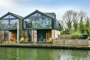 1, Marsworth Wharf, Tring HP23 4BW