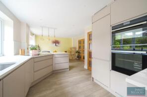 2, Peatling Grange, Lutterworth LE17 5QU