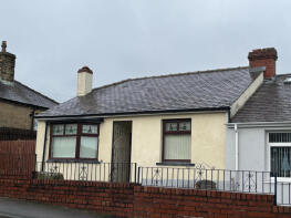 52, Tom Lane, Crosland Moor, Huddersfield HD4 5PP