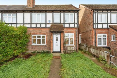 Wellington Gardens, Twickenam, Tw2 5ny