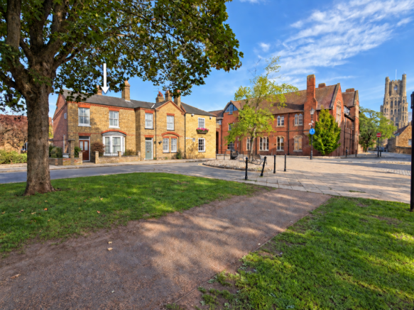 Front with cathedral1