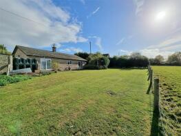 The Bungalow, B4215 From Barbers Bridge To Mayview, Newent GL18 1HG