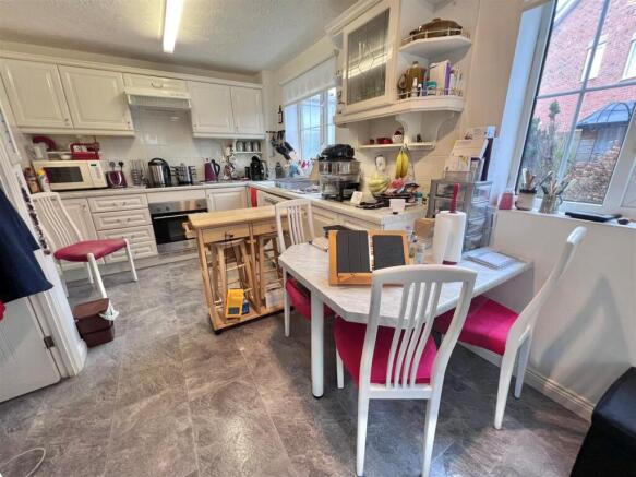 Kitchen 1.jpg