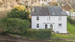 1, Laurel Cottages, London Road, Mickleham RH5 6EH
