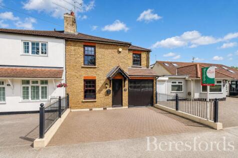 St. Marys Lane, Upminster, RM14