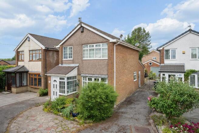 12 Ashfield Grove External-6.jpg