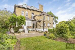 1, 32 Fairlight House, Bycullah Road, Enfield EN2 8PJ