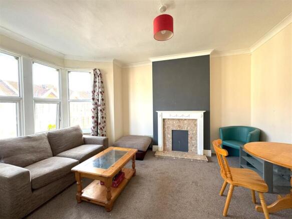 Lounge 1.jpg