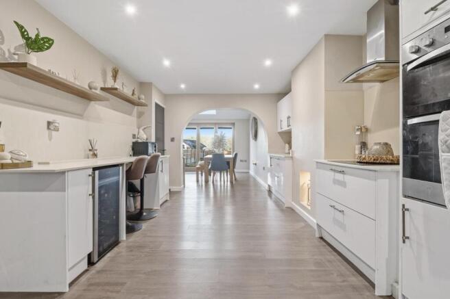 KITCHEN / FACING DI