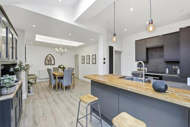LUXURY DINING FAMILY KITCHEN