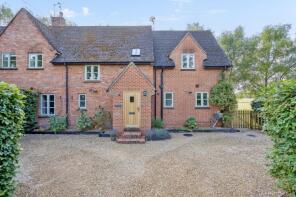 2, Home Close Cottages, Nether Winchendon, Aylesbury HP18 0DZ