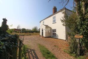 Farmhouse, Whitegates Farm, Private Road, Stokesby, Stokesby With Herringby NR29 3DX