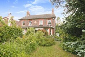 2, Coronation Cottages, New Road, Hailsham BN27 1PY