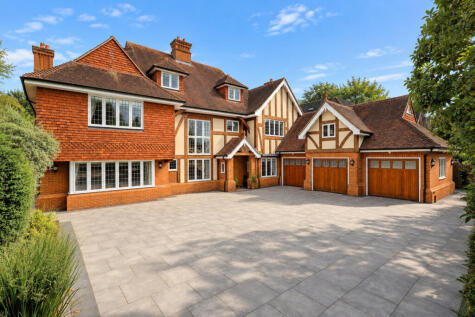 Elm Grove, Emerson Park, RM11